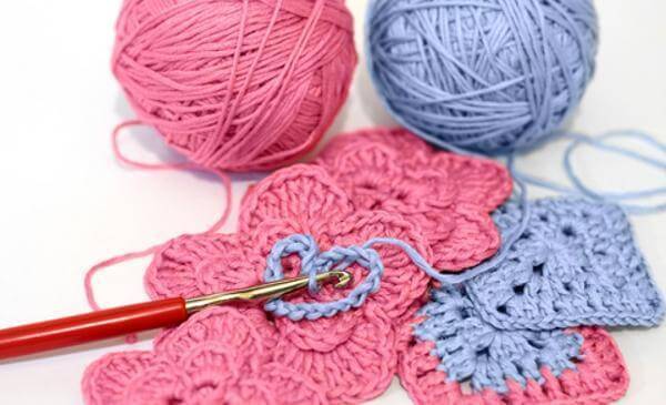 Você sabe a diferença entre tricô e crochê?